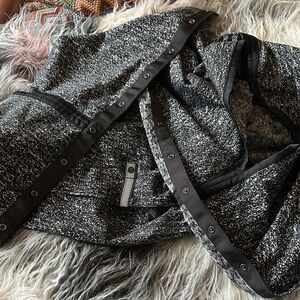 Lululemon Athletica Black and Gray Scarf vinyasa scarf